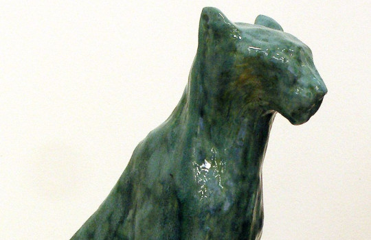 «Больше всего мне понравилась зеленая кошка». О скульптуре, которую очень любят юные посетители картинной галереи, рассказывает «Арт-мозаика»